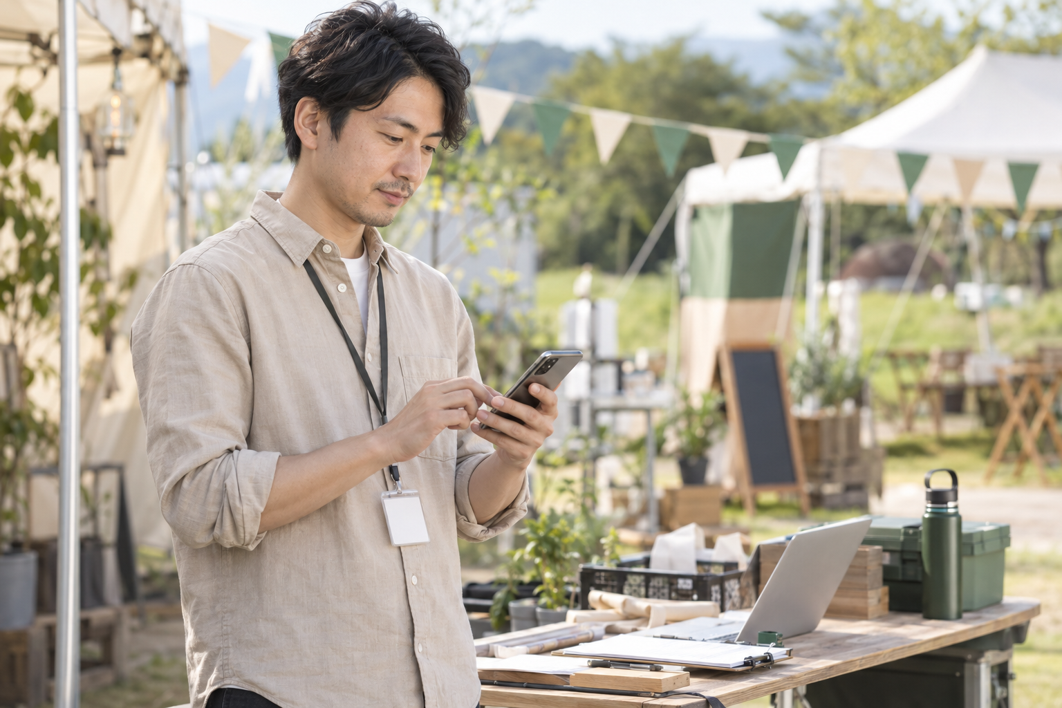 イベント運営の担当者がスマホを使う利用イメージ